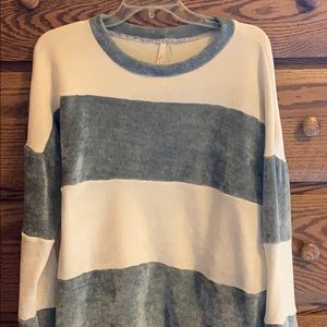 **** I BUNDLE. Soft Gray and Cream Sweater